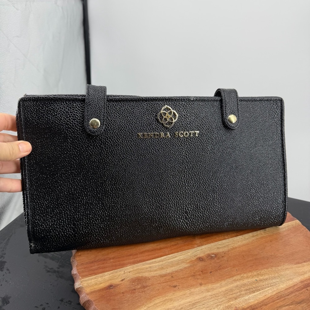 Kendra Scott Jewelry Travel Case in Black with 4 Divided Storage Areas embossed